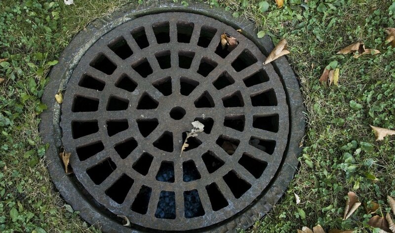 sewer-cover-178443_1280-895x530.jpg
