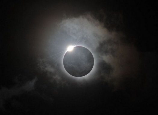 1353057535_solar_eclipse_07.jpg
