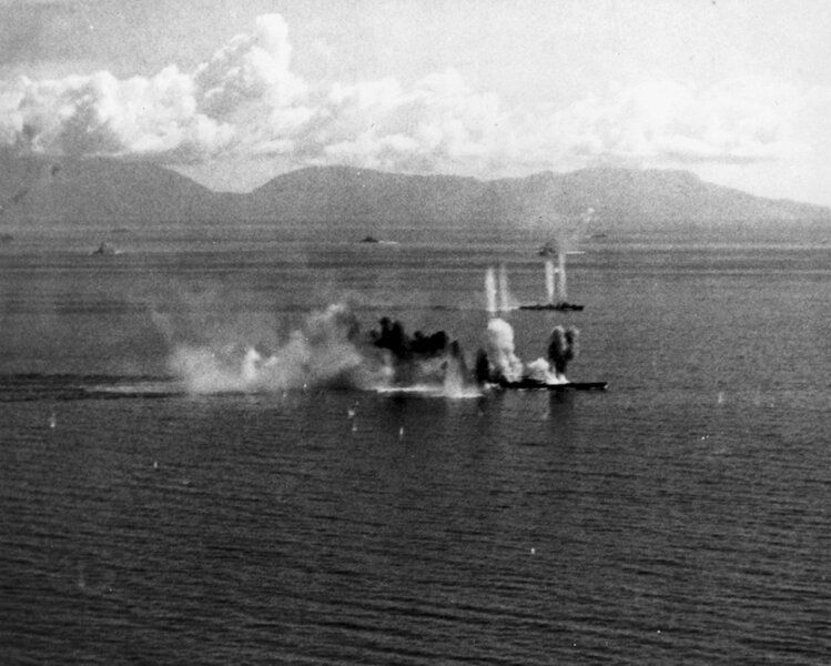 «Мусаси» скрыт взрывами - Лейте-1944: закат японского флота | Военно-исторический портал Warspot.ru
