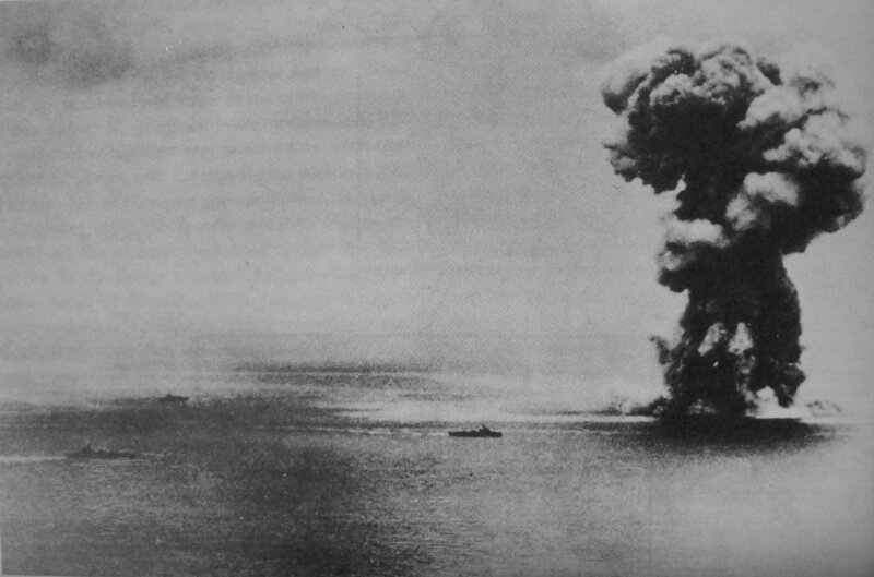 Взрыв японского линкора «Ямато» в Восточно-Китайском море. | Пикабу
