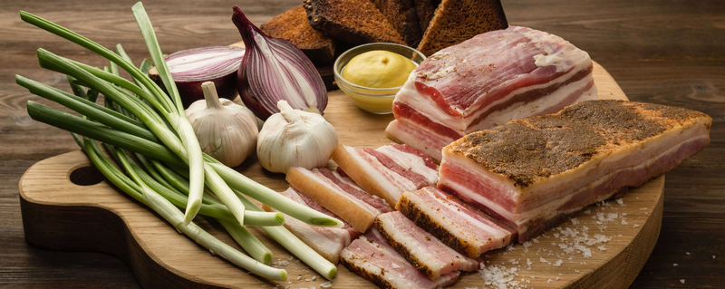 Кусочек сала с чесноком на ржаном хлебе - 04.02.23 11:07 | Пикабу