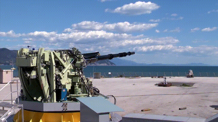Mechanical loader on a 127mm/5 inch naval gun achieves a rate of fire of 32  rounds per minute