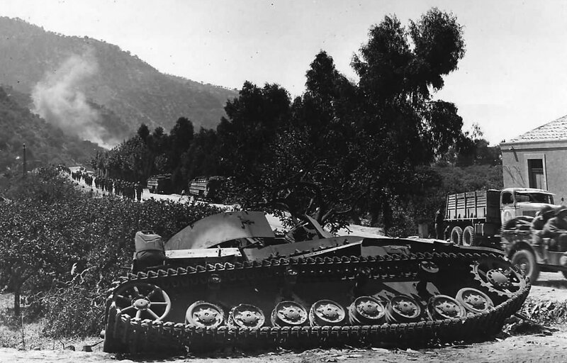 Knocked-Out_Panzer_IV_in_Capo_dOrlando_Sicily_1943.jpg