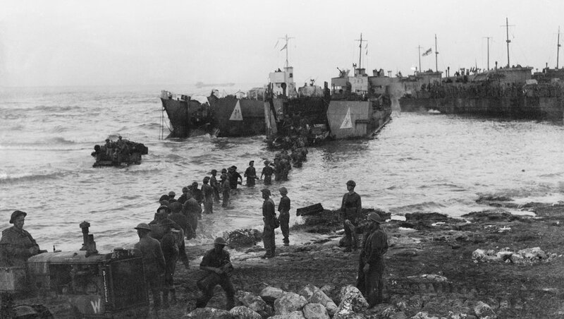 The_Royal_Navy_during_the_Second_World_War-_Operation_Husky,_Sicily,_July_1943_A17917.jpg