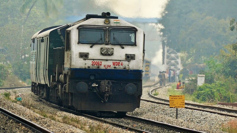 KJM WDP-4 20062 with 56515 KSR Bengaluru Hubballi Passenge… | Flickr