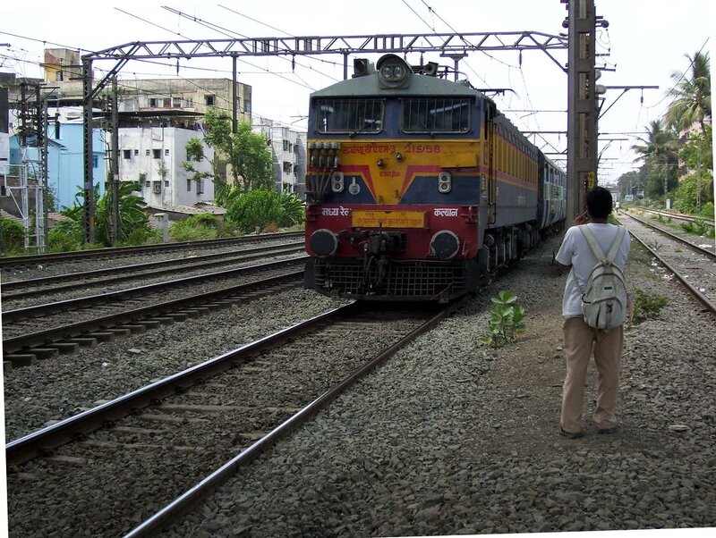 WCAM-3 #21958 | WCAM-3 #21958 tows a late running Mahanagari… | Flickr