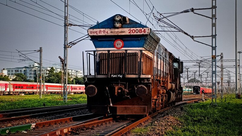 SGUJ WDP4 20084 at Katihar Junction | Ravi Raj Jr. | Flickr