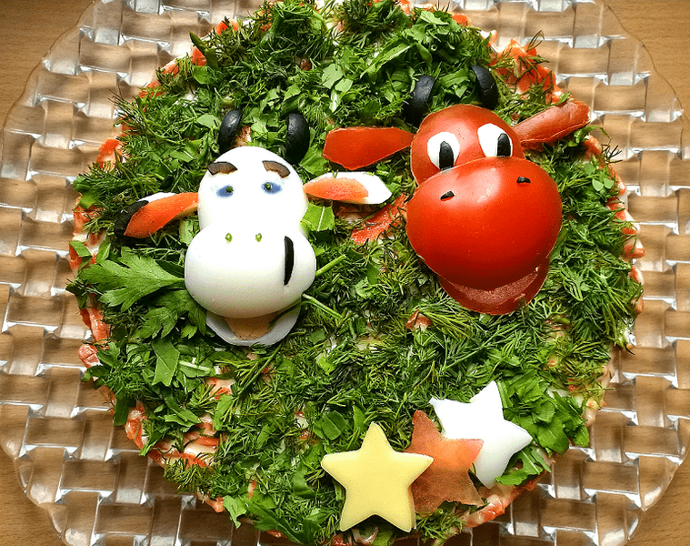 Как украсить салат в виде быка на Новый год 2021, идеи с фото