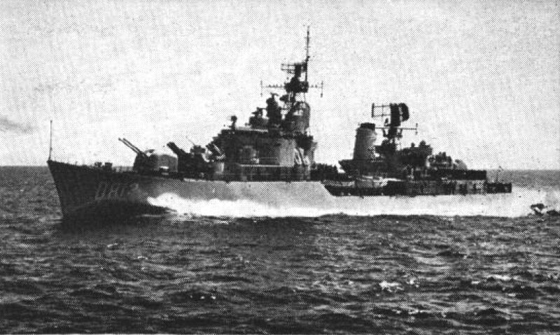 Dutch_destroyer_Groningen_(D813)_underwa