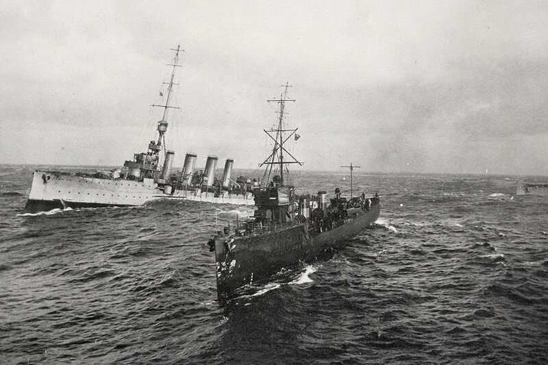 1920px-HMS_Liverpool_attemps_to_take_HMS