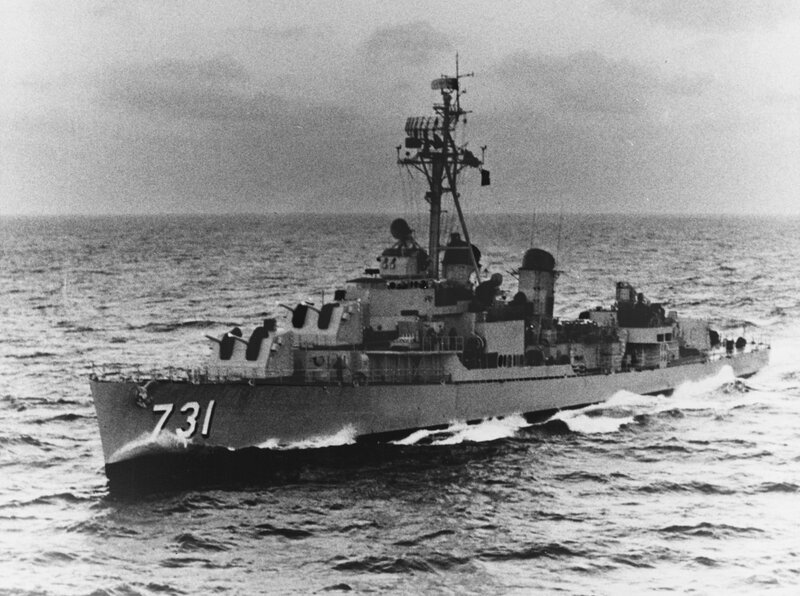 USS_Maddox_(DD-731)_underway_at_sea,_cir