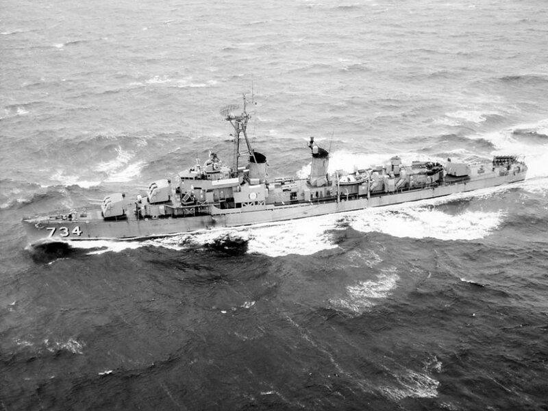USS_Purdy_(DD-734)_underway_in_Narragans