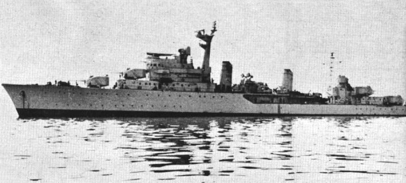 Chilean_destroyer_Almirante_Riveros_(18)