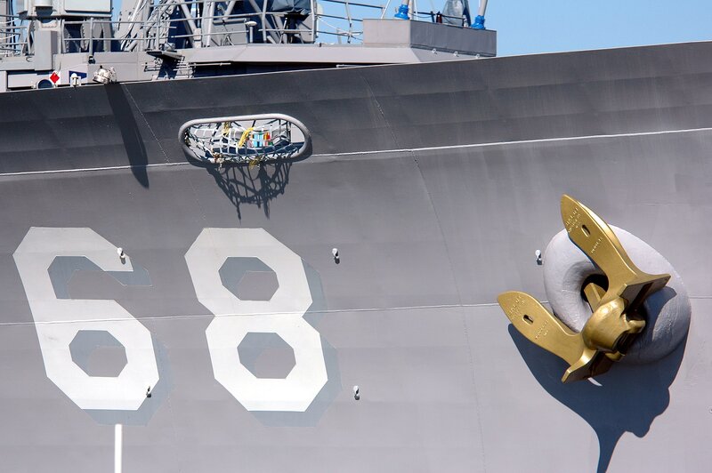 1920px-USS_Anzio_(CG-68)_golden_anchor.j