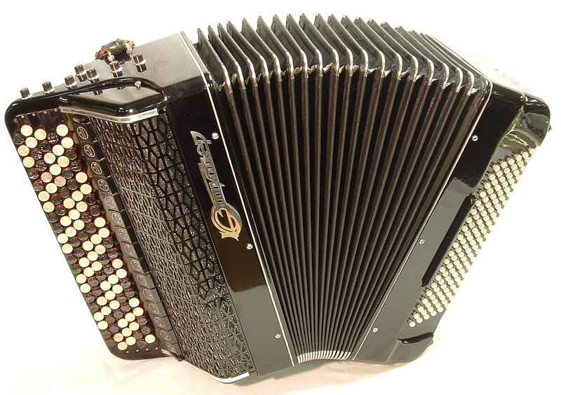 1200px-Jupiter_bayan_accordion.JPG